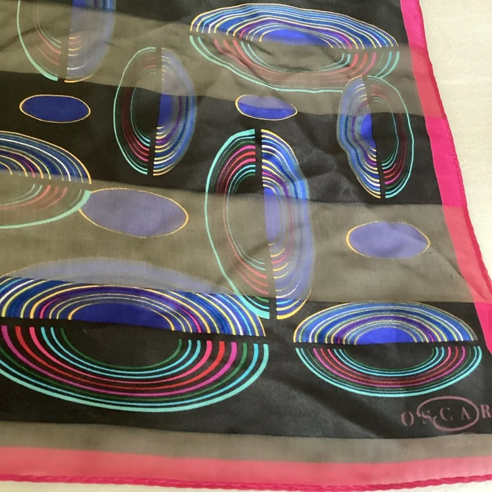 Oscar by Oscar de la Renta Silk Scarf
Retro Mod Geometric Design Pink Border - Picture 4 of 12